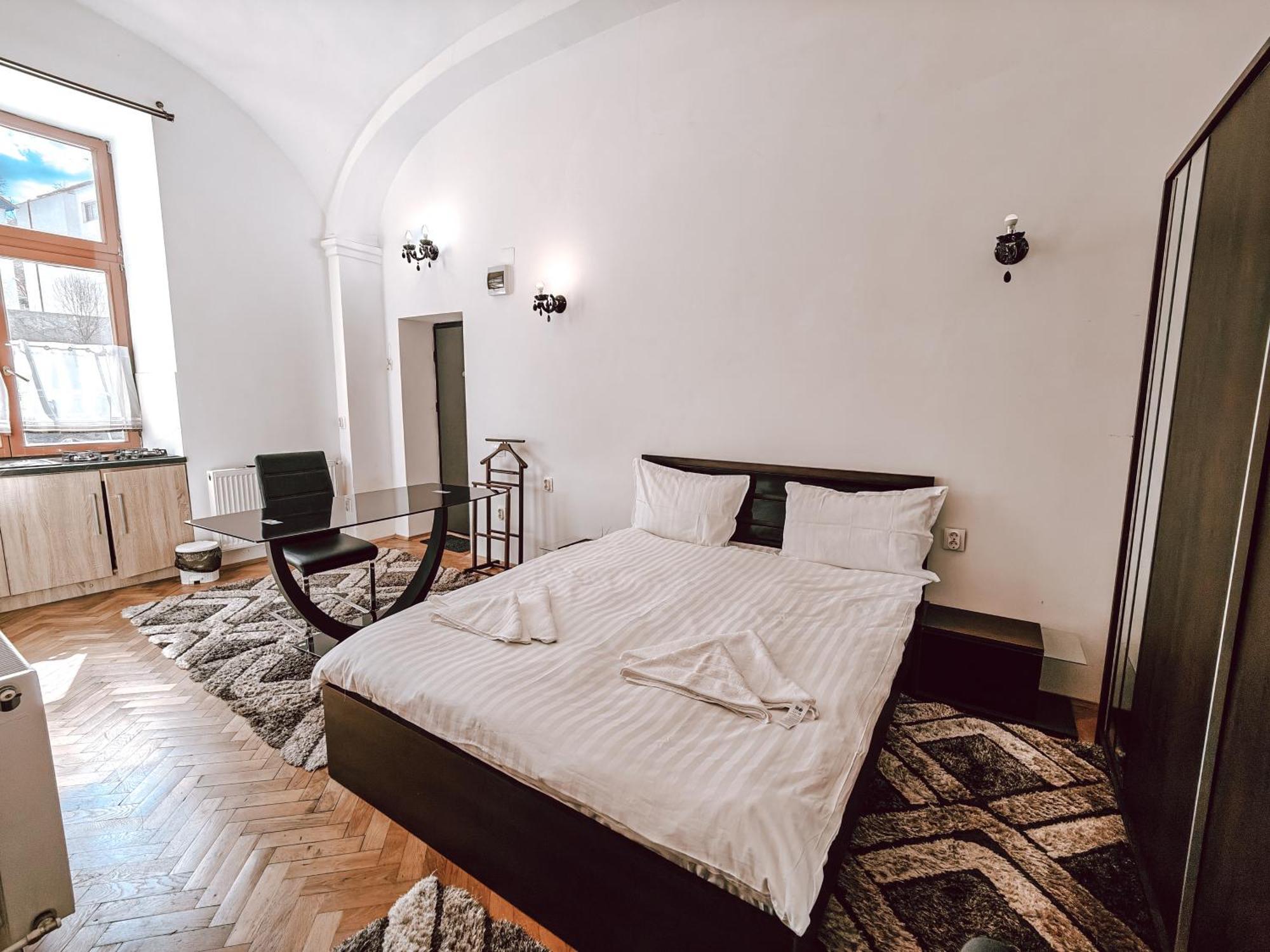 Berindei Studio - City Center - Private Parking Cluj-Napoca Eksteriør billede