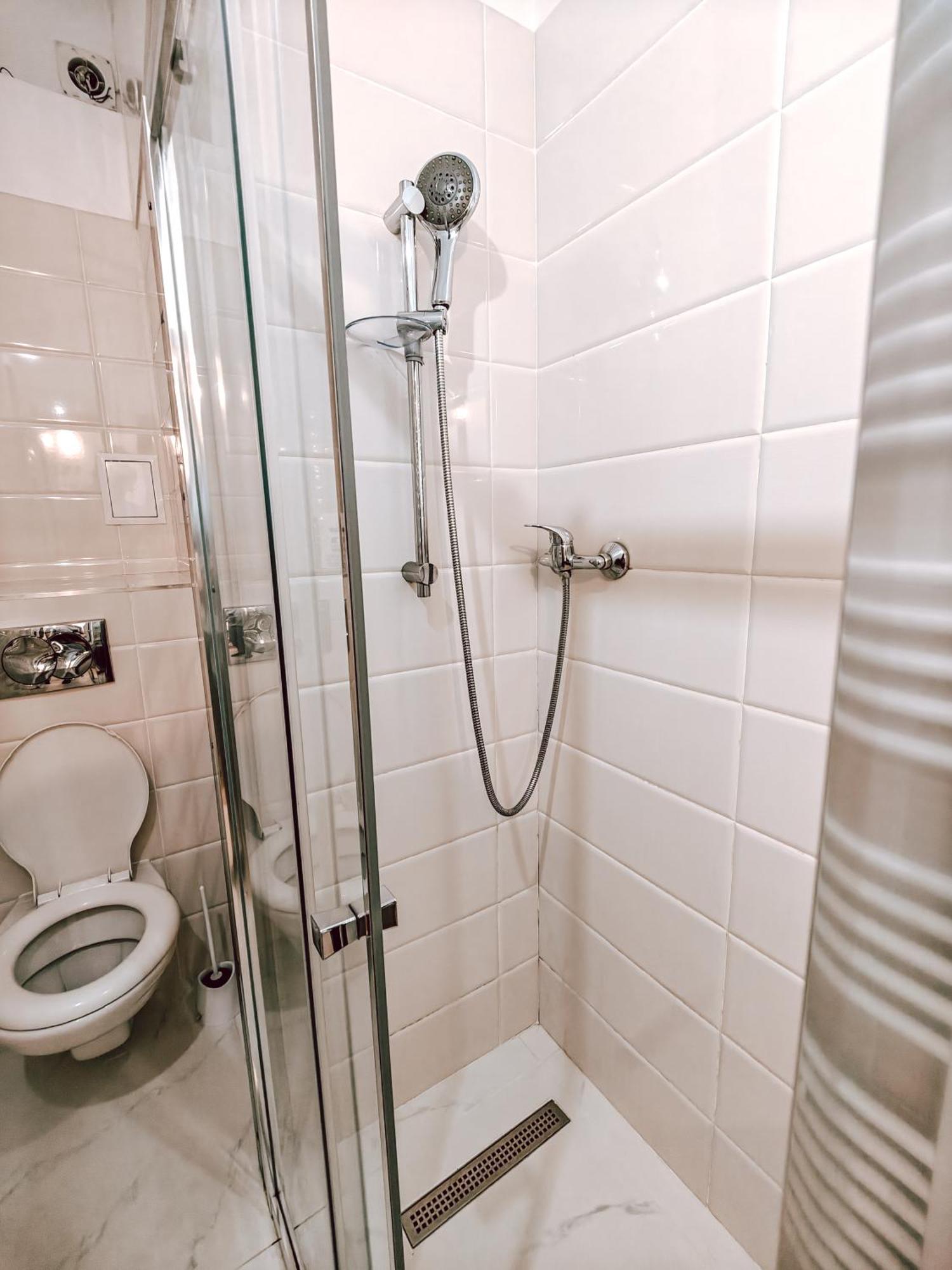 Berindei Studio - City Center - Private Parking Cluj-Napoca Eksteriør billede