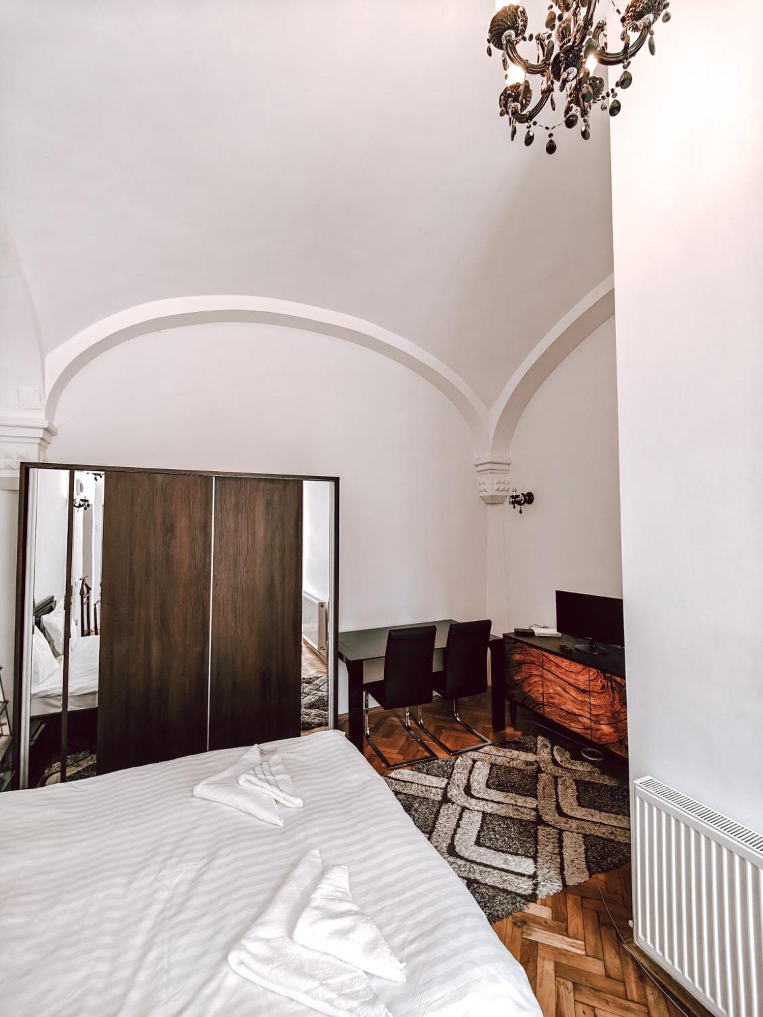 Berindei Studio - City Center - Private Parking Cluj-Napoca Eksteriør billede