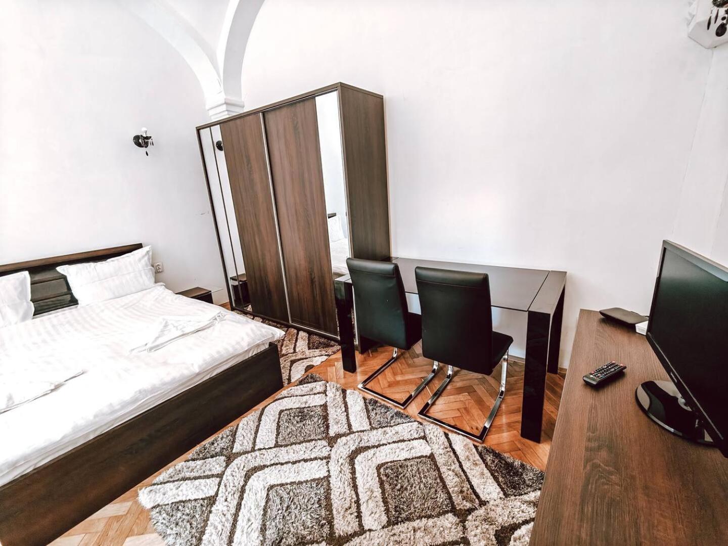 Berindei Studio - City Center - Private Parking Cluj-Napoca Eksteriør billede