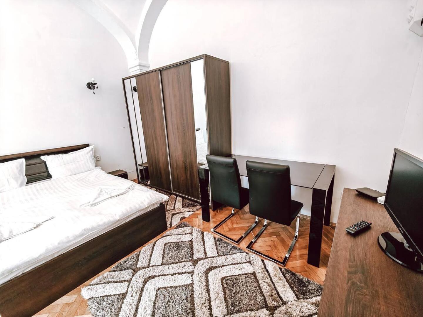 Berindei Studio - City Center - Private Parking Cluj-Napoca Eksteriør billede