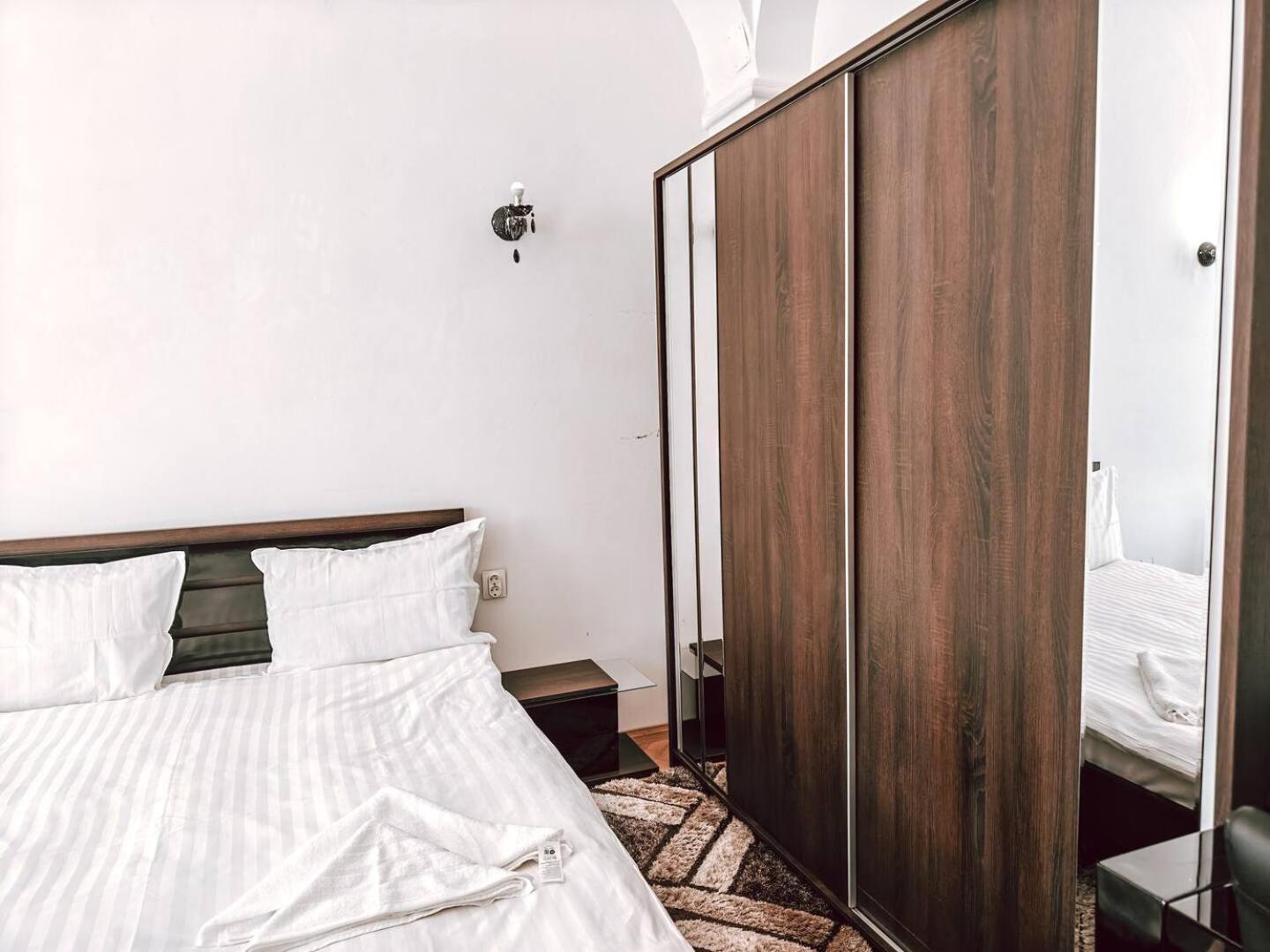 Berindei Studio - City Center - Private Parking Cluj-Napoca Eksteriør billede